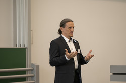 Auftaktvortrag von Prof. Thomas von Unwerth zum Thema Wasserstoff